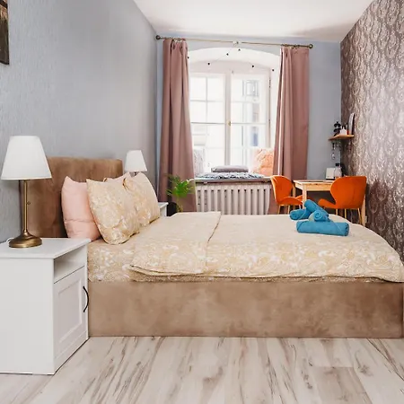 Old Town Private Room, Shared Bath - D Daire Tallinn