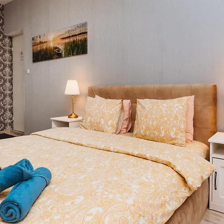 Old Town Private Room, Shared Bath - D Apartment