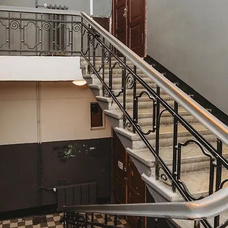 Old Town Private Room, Shared Bath - D *