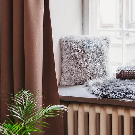 Old Town Private Room, Shared Bath - D Korter Tallinn