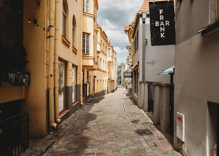 Old Town Private Room, Shared Bath - D *