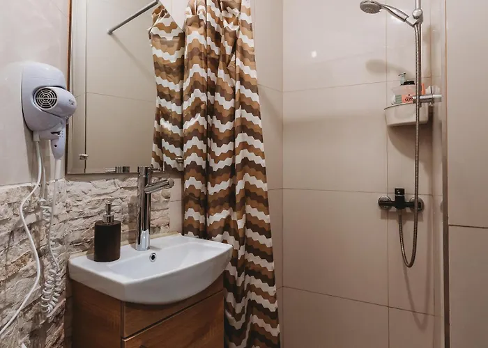 Old Town Private Room, Shared Bath - D * 塔林