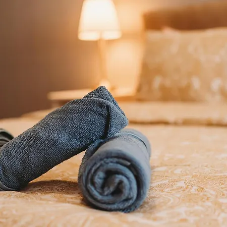 Old Town Private Room, Shared Bath - D